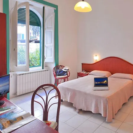 Vittoria 3* Ischia